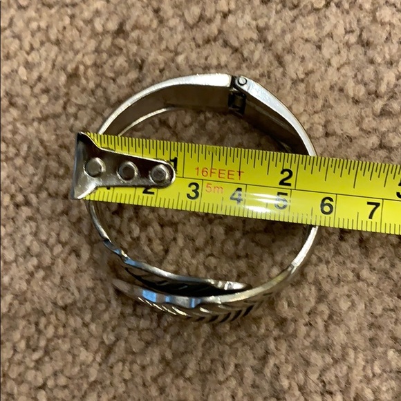 Beautiful leaf pattern bracelet - Picture 6 of 6